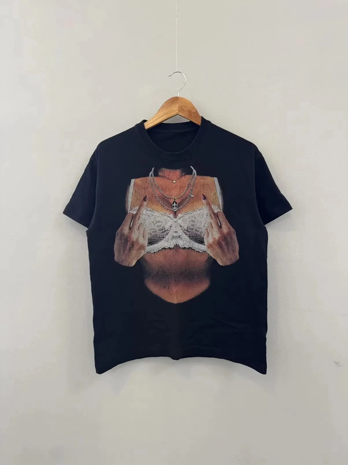 2026 New Middle Finger White Lace Lingerie Illusion Graphic Tee Cotton Mens Womens T-Shirt Summer Streetwear