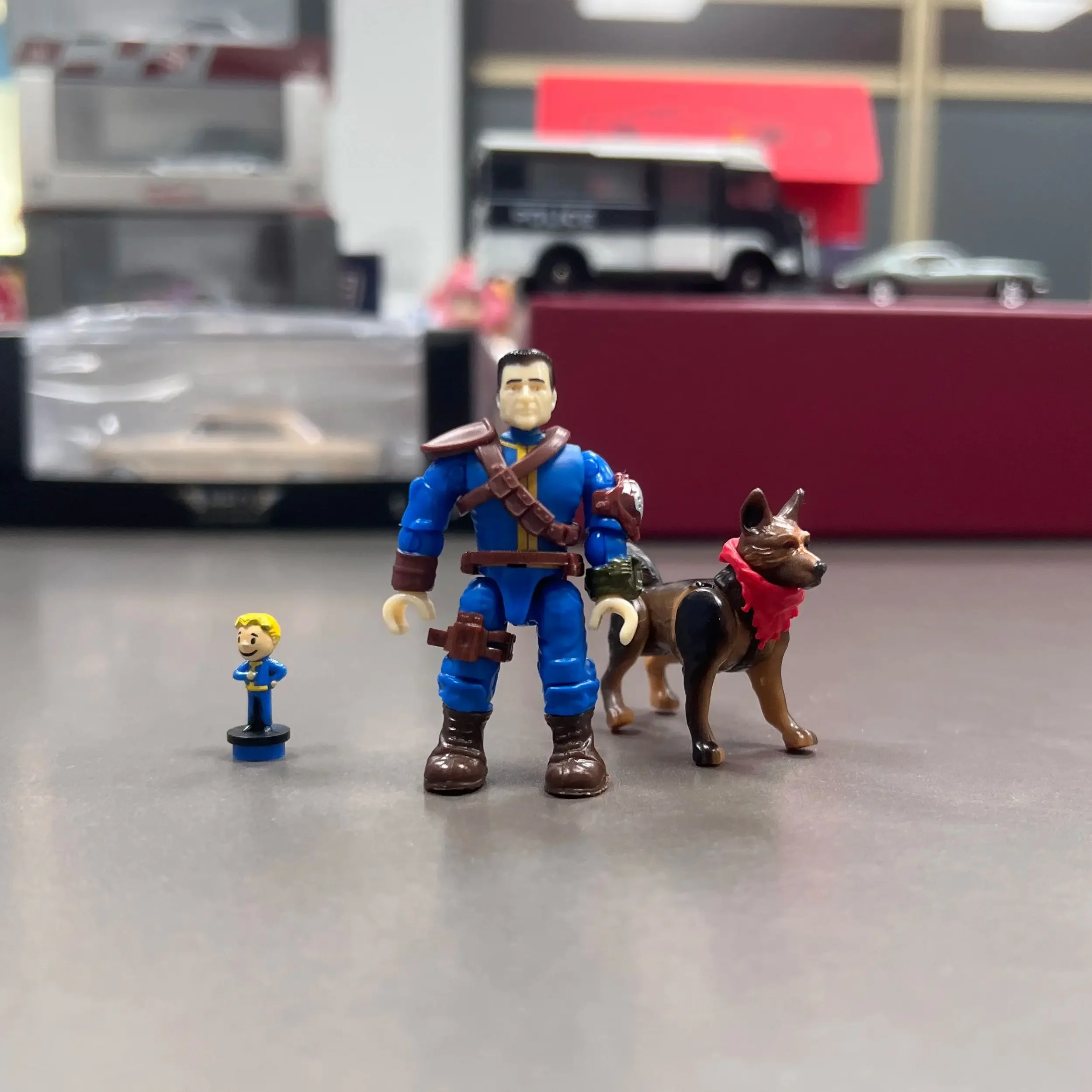 Mega Figure Bloks Construx Vault-Tec #111 Sole Survivor with Dogmeat boy