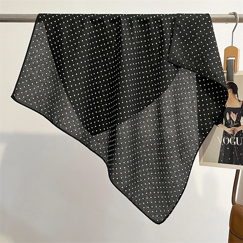 2025 الصيف أنيقة النساء 68 سنتيمتر القطن الشعور مربع الشعر وشاح نقطة طباعة الشاطئ الشالات الحجاب شال يلتف باندانا Echarpe