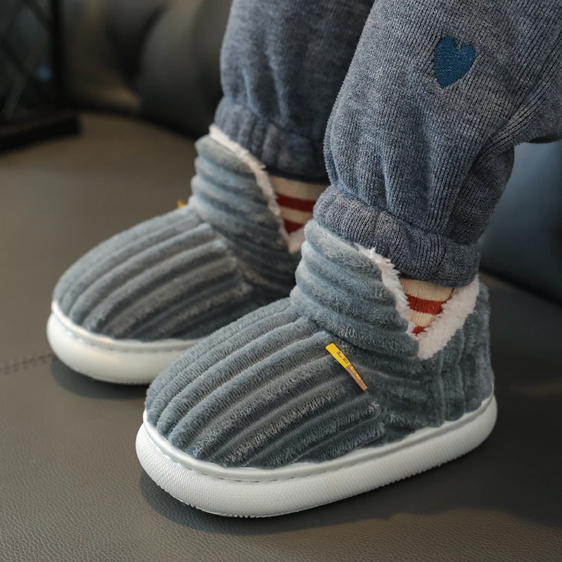 

Children's Cotton Shoes: 2025 New Winter Plush Slippers for Boys and Girls, Parent-Child Closed-Toe House Slippers