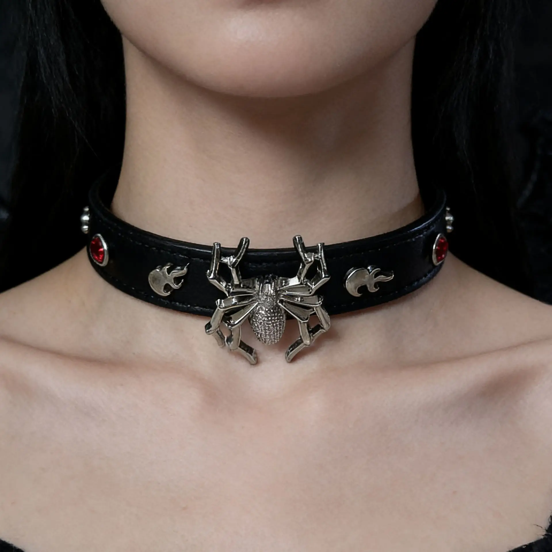 Darkness  Punk Personality Sweet and Cool Diva Hip Hop Fashion  Trend  Spider Cortex Alloy  Collar chain