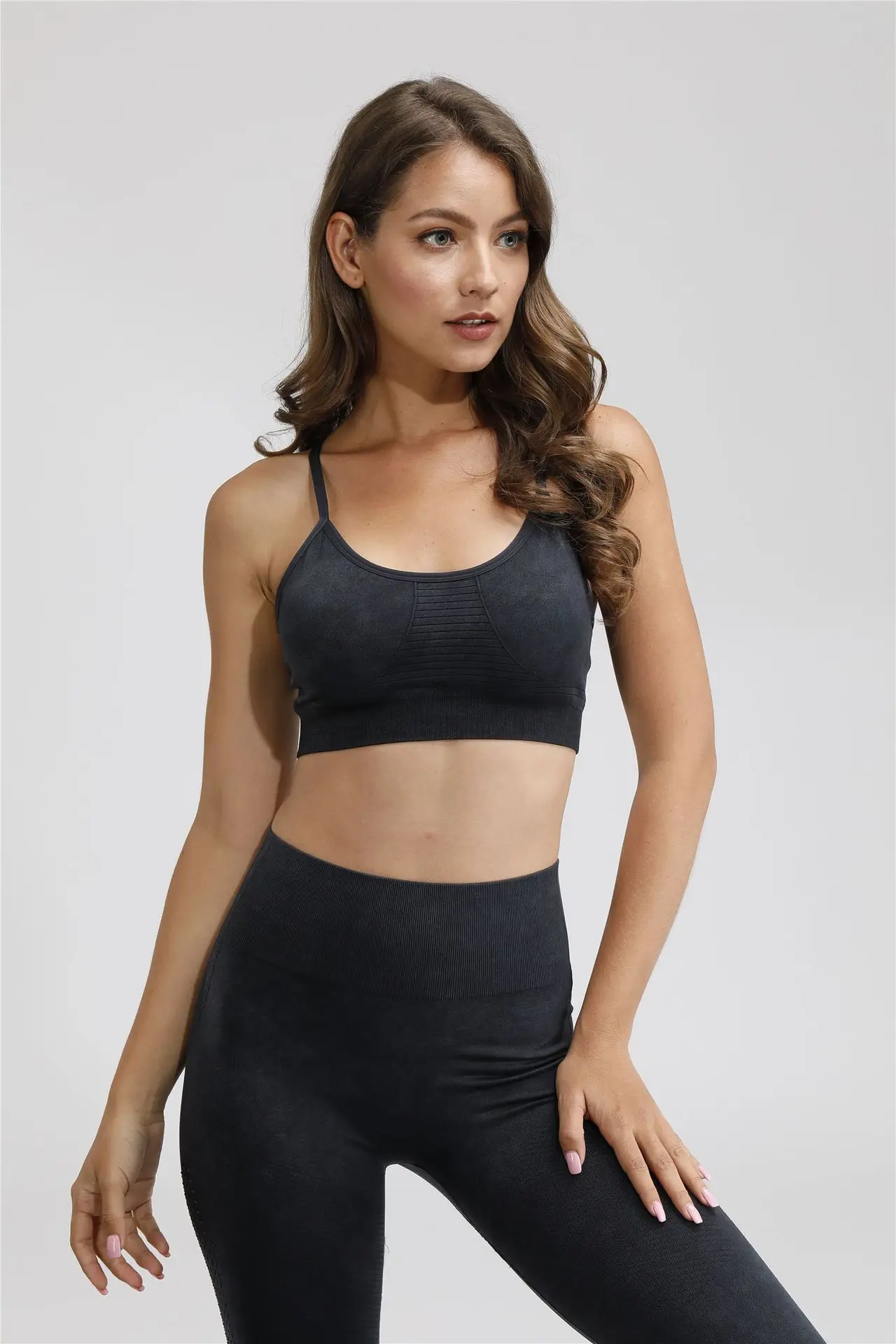 Seamless And Comfortable Women's Gym Wear Sand Washing Process With Cups, Old Denim Style Hollow Jacquard Seamless Fitness Bra