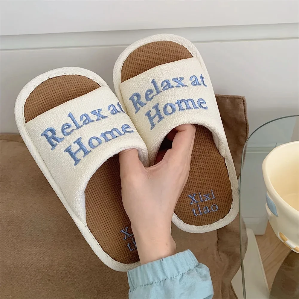 

Summer Sweet Heart Rhinestone Baotou Hollowing Stomping Shit Feeling Anti-slip EVA Thick Bottom Sandal Slippers Wmen Cute