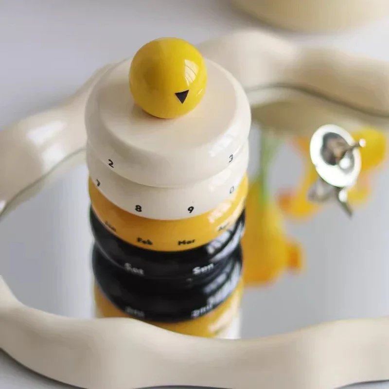 Color-Contrasting Resin Desk Ornament Rotating Calendar for Women And Girls Decorative Time Tracker with Smooth Rotation