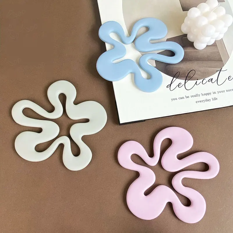 

1PCS Irregular Flower Shape Coasters Skid Insulation Cup Mat Antiskid Pat Reusable Kitchen Dishes Accessories Table Protector