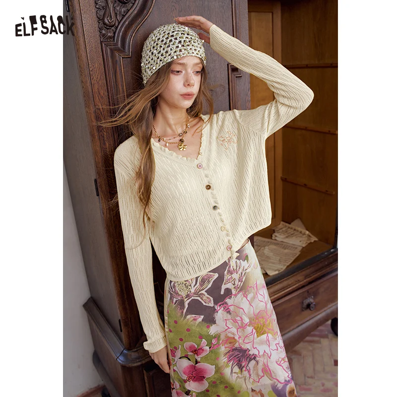 ELFSACK Damen-Cardigan mit V-Ausschnitt und Stickerei-Detail, langärmliges, kurzes Strickoberteil, gemütliche, lässige Oberbekleidung