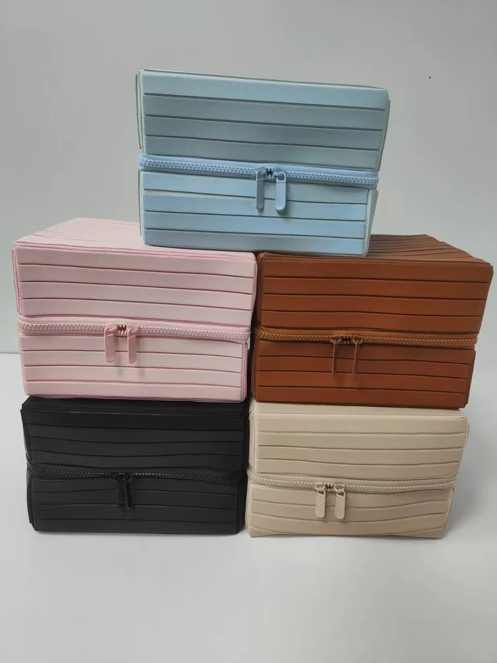 Sac de rangement Simple et pratique pour adultes, grande capacité, sac de maquillage 3D rayé pour les déplacements et les déplacements, sac à main léger et étanche en Pvc