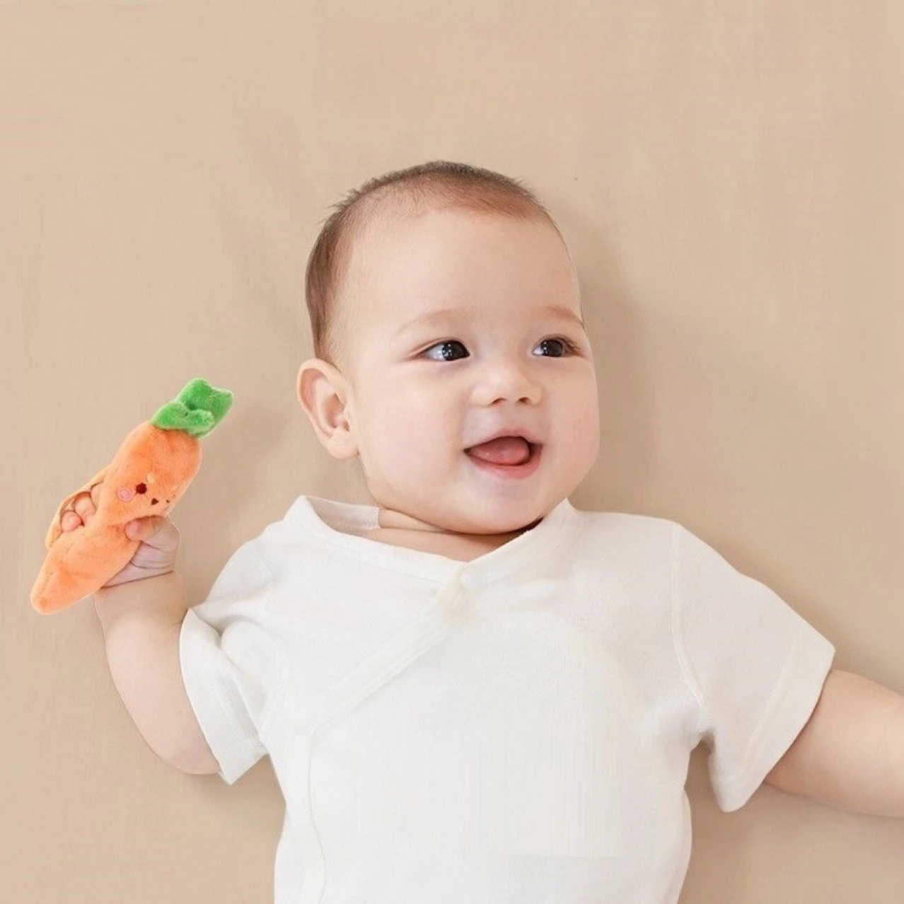 Developmental Hand Grip Toddler Toy Cute Stuffed Carrots Figure Hand Grip Toys Toddler Sleep Soothers Toy for Baby Boys Girls