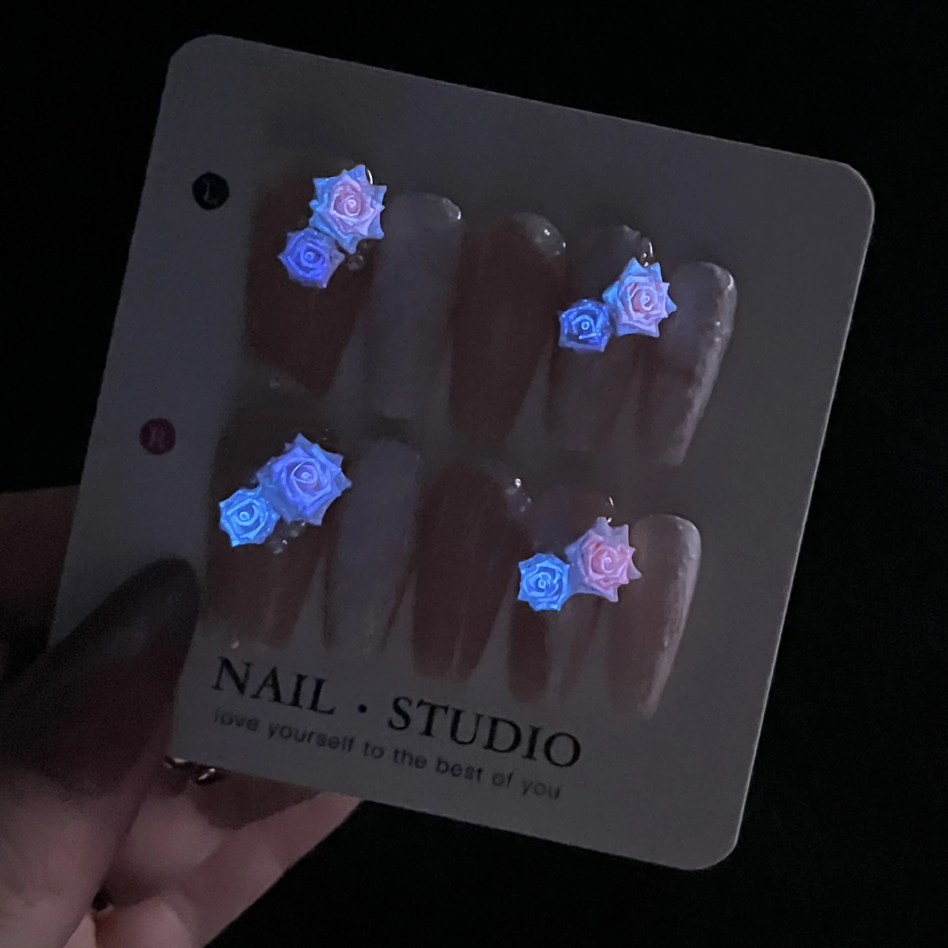10 Uds. De uñas postizas rosas con purpurina, ataúd largo, diseño de mariposa rosa 3D con detalles plateados, uñas postizas elegantes hechas a mano para mujeres