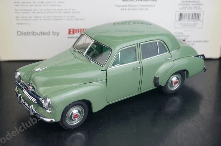 

Autoart 1:18 FJ Sedan Vintage Car Simulation Limited Edition All Open Alloy Metal Static Car Model Toy Gift