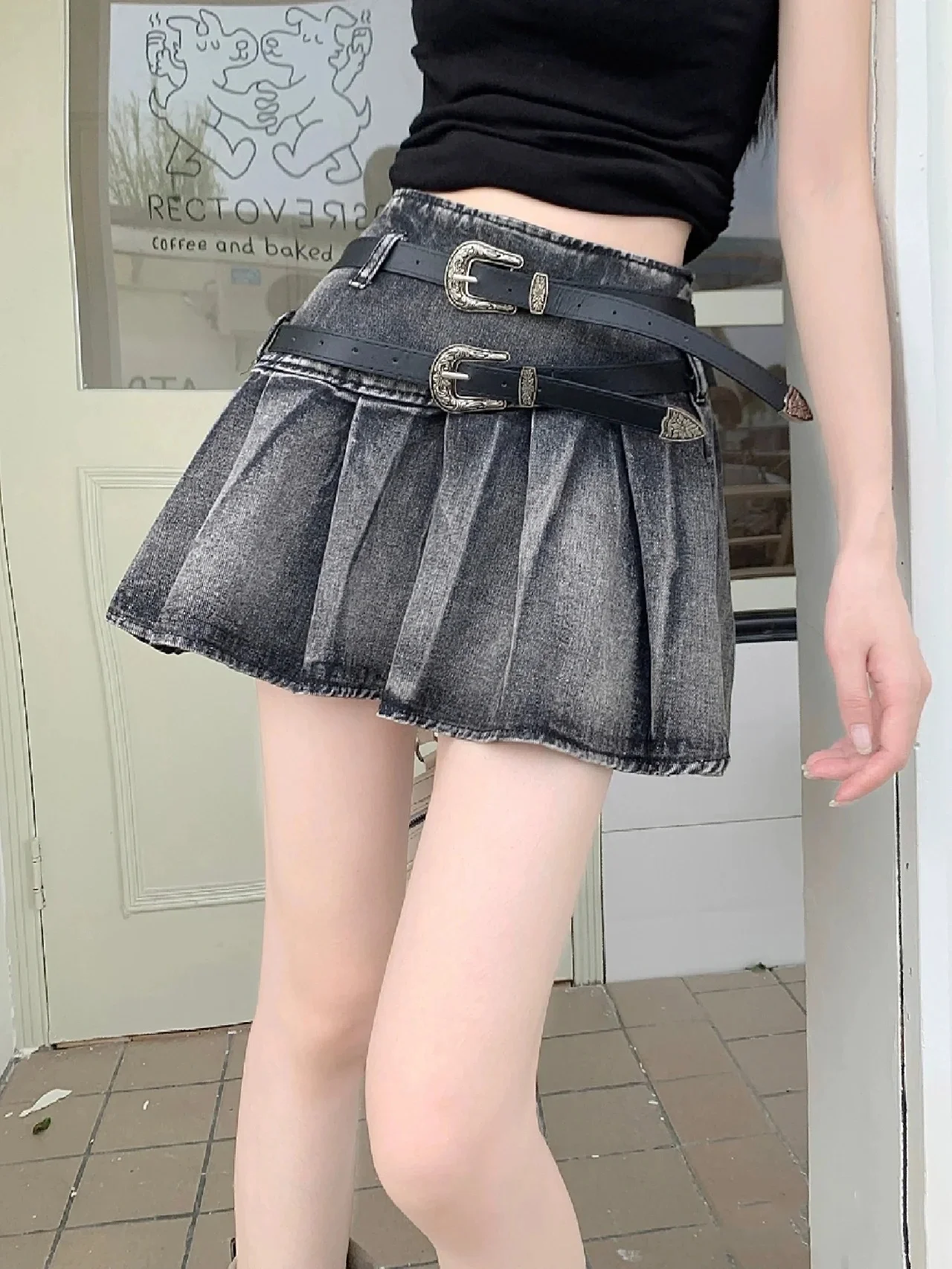 

Women y2k Vintage Gothic Black Mini Pleated Skirts Japanese Coquette Cutecore Style jirai kei dark Dress emo 2000s Gyaru Clothes