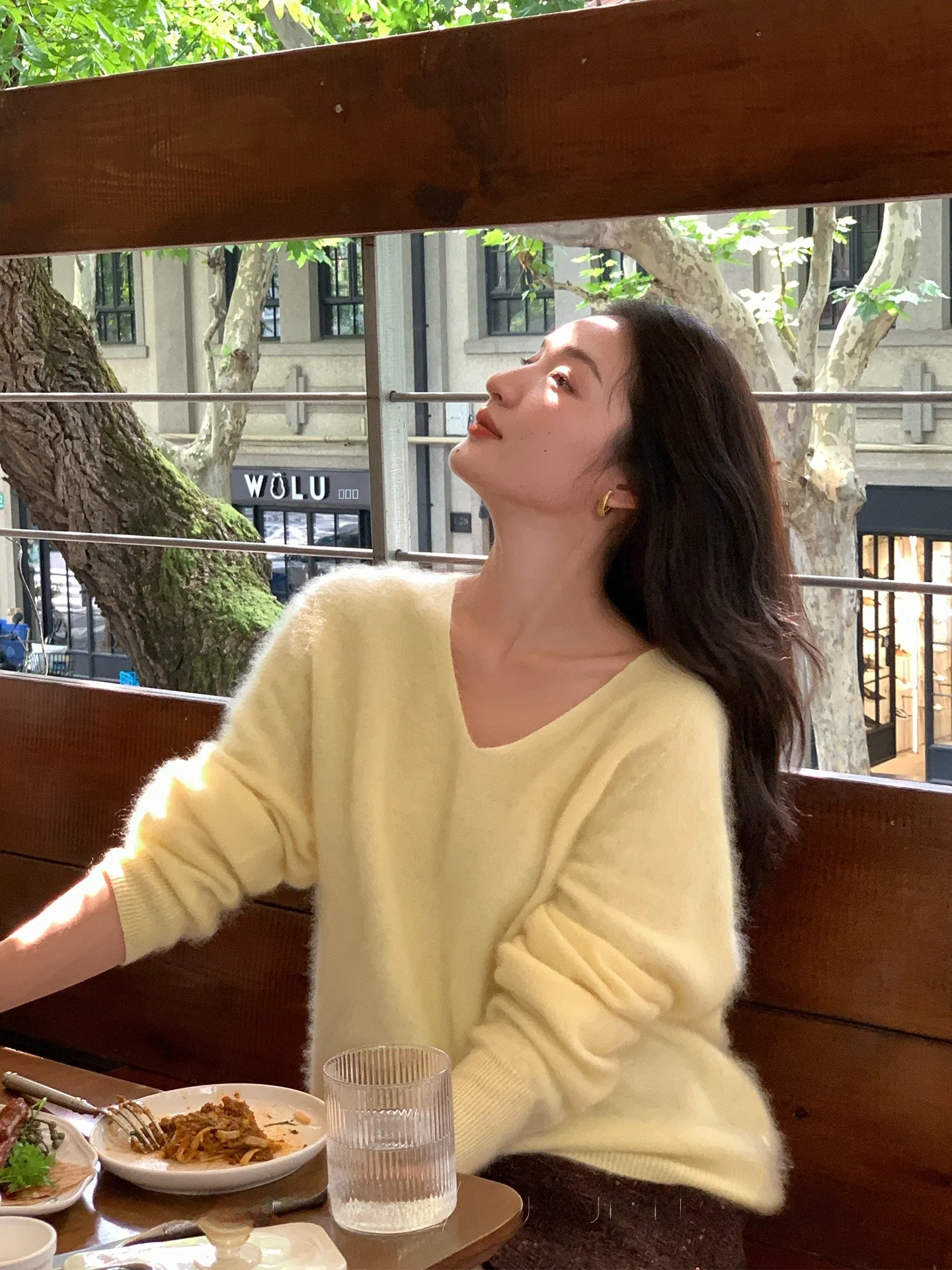 

Winter Woolen Sweater Women V-Ne Thiened Fluffy Soft Camere Loose Fit Comfortable Skin-friendly Autumn Winter Knitwear