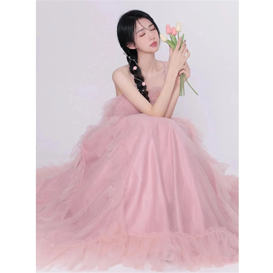 Elegant สีชมพู Tulle สปาเก็ตตี้ Scalloped คอภาพลวงตา A-Line ชุดราตรี 2025 รถไฟศาลชุดราตรีชุดปาร์ตี้