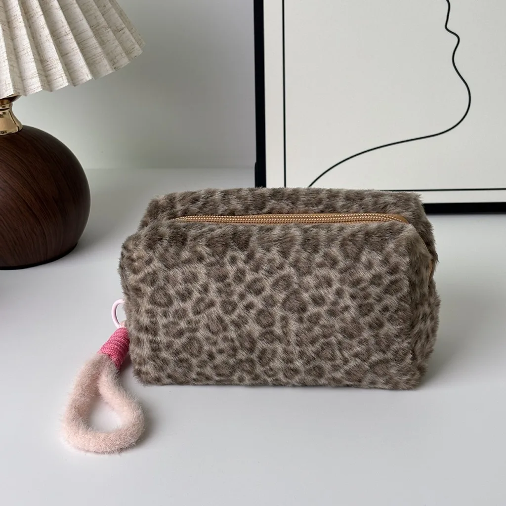 Leopard Print Cosmetic Bag Compact Portable Travel Storage Bag Unisex Cosmetic Case Trendy Plush Polyester Toiletry Bag