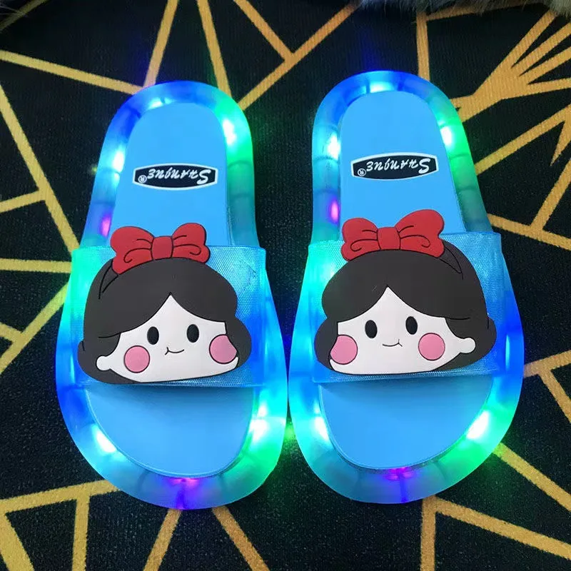 슬리퍼 Kids Shoe Fashion LED Luminescent Children\'s Slippers 2023 Summer New Cartoon Crystal Shoes Girls/boys Sandals Flip Flops