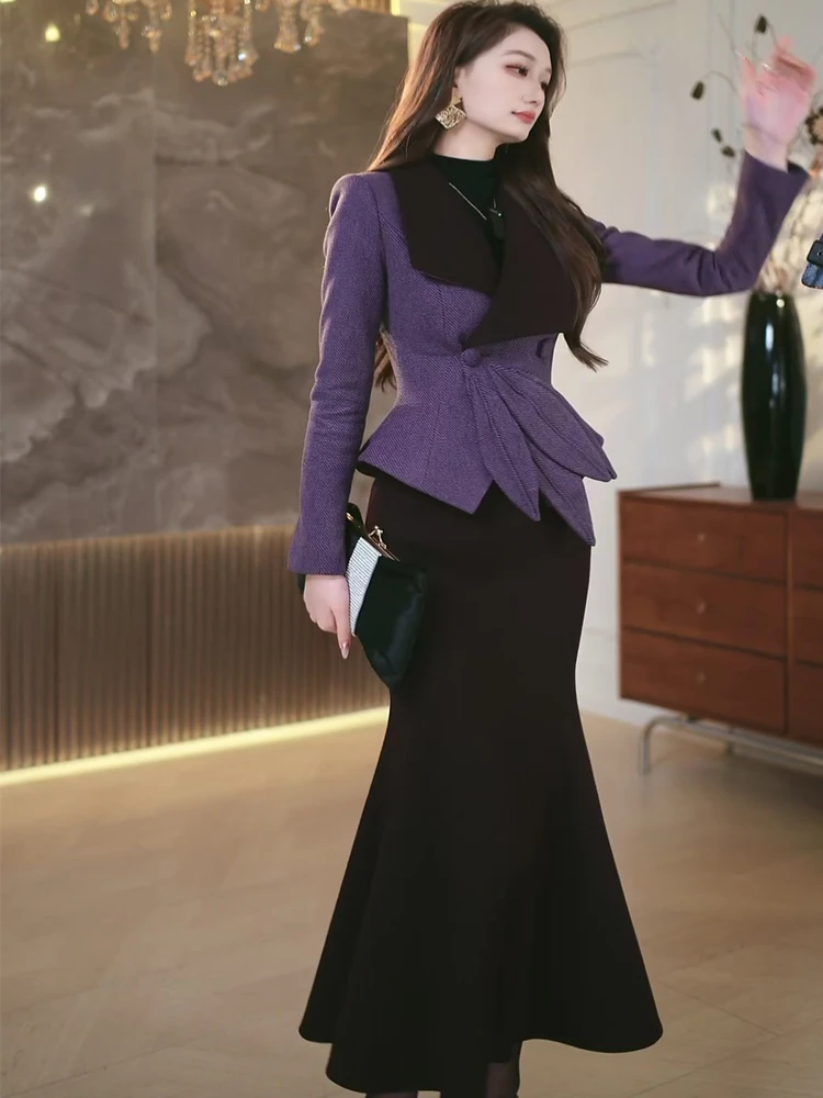 

Элегантный деловой костюм-двойка с цветочным узором: приталенная рубашка и юбка с отложным воротником для деловых женщин