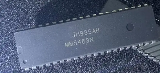 

IC Бесплатная доставка 100% Новый оригинальный MM5483N DIP-40