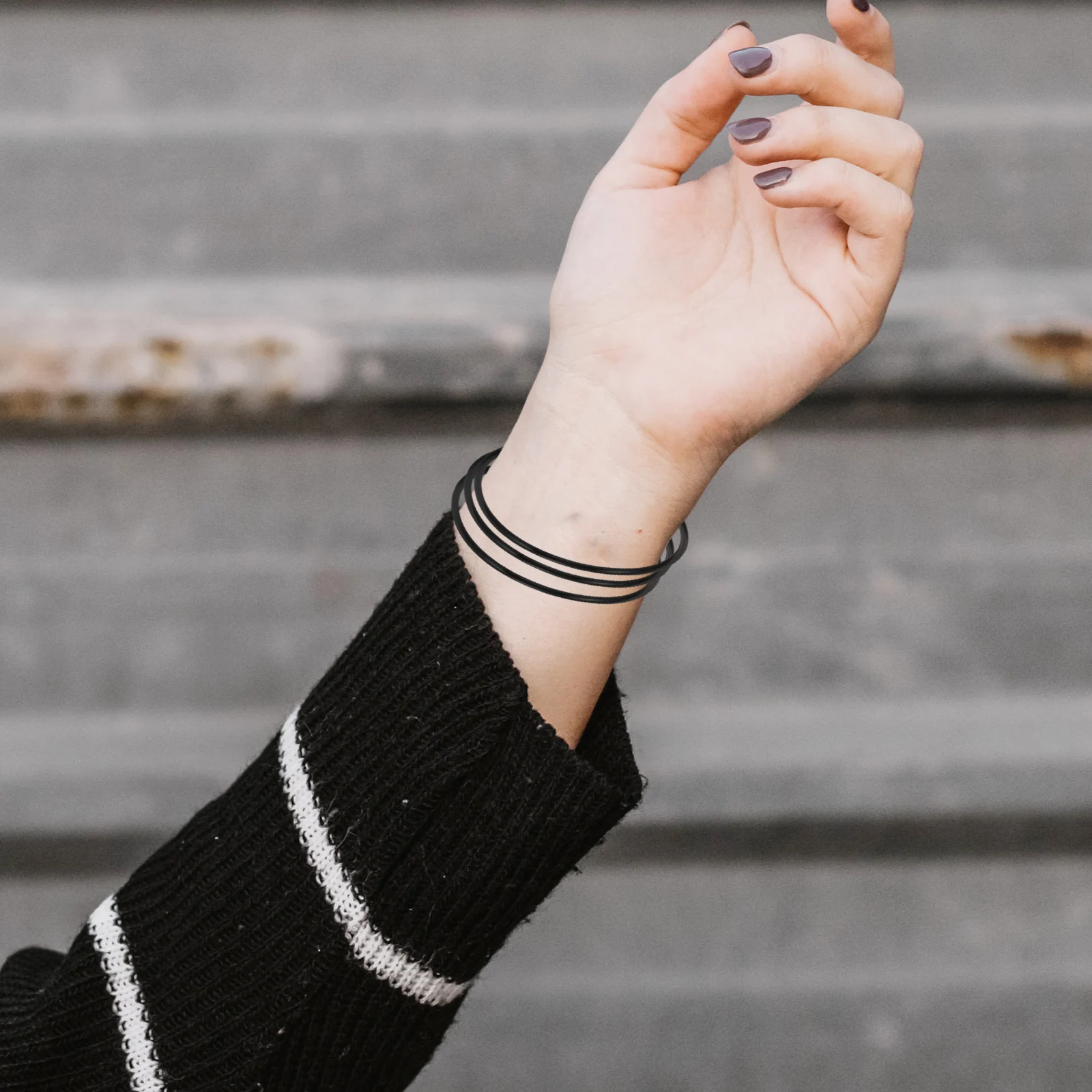 

100Pcs Jelly Bracelets for Women Silicone 80S Style Wrist Bands Lightweight Fade-Resistant Minimalist Fashion Accessory Hair Tie