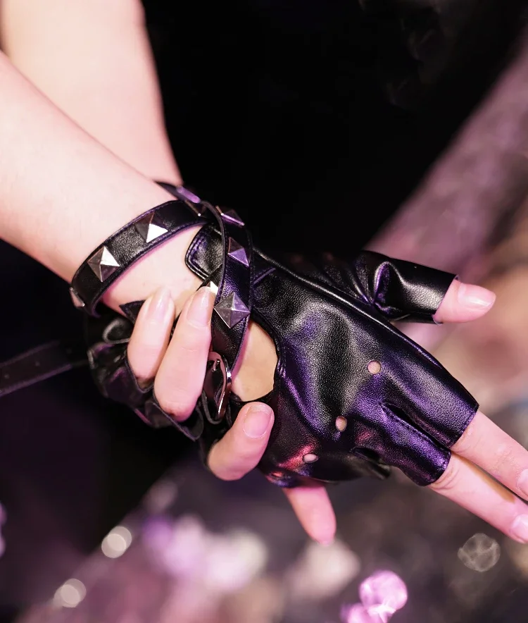 2024 Japanese Original Dark Punk Lolita Rivet Leather Gloves Hot Girls Cos Comic Hip-Hop 2D Fingerless Gloves Y2k Accessories