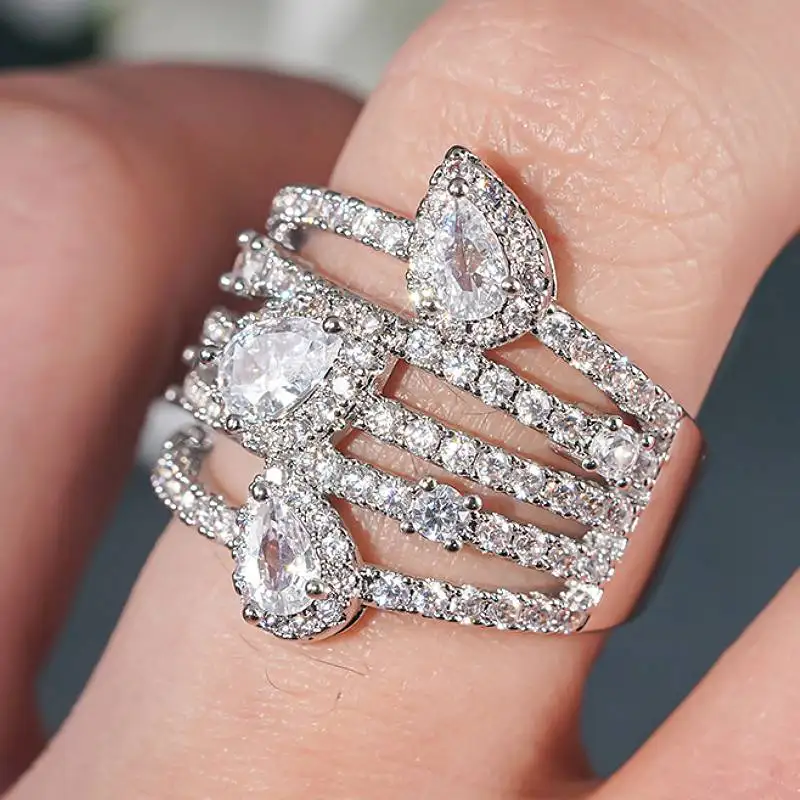 Huitan Mehrschichtiger Design-Luxusring für Frauen, Hochzeitstag, charmant mit birnenförmigem, glänzendem CZ-Zubehör, Schmuck, Geschenk