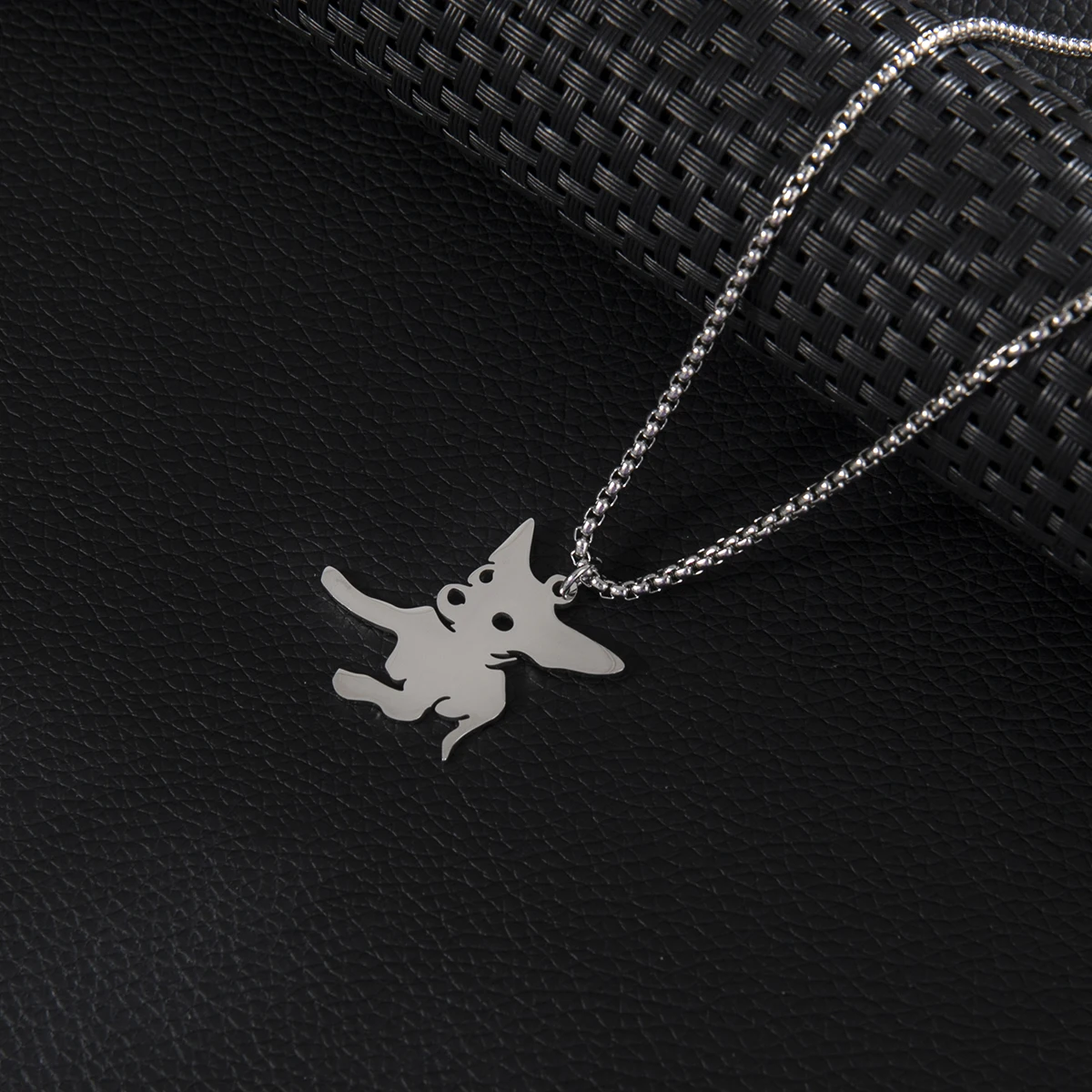 Shuangshuo Cute Chihuahua Dog Pendant Necklace for Women Girls Stainless Steel Silver Color Animal Puppy Dog Jewelry Gift