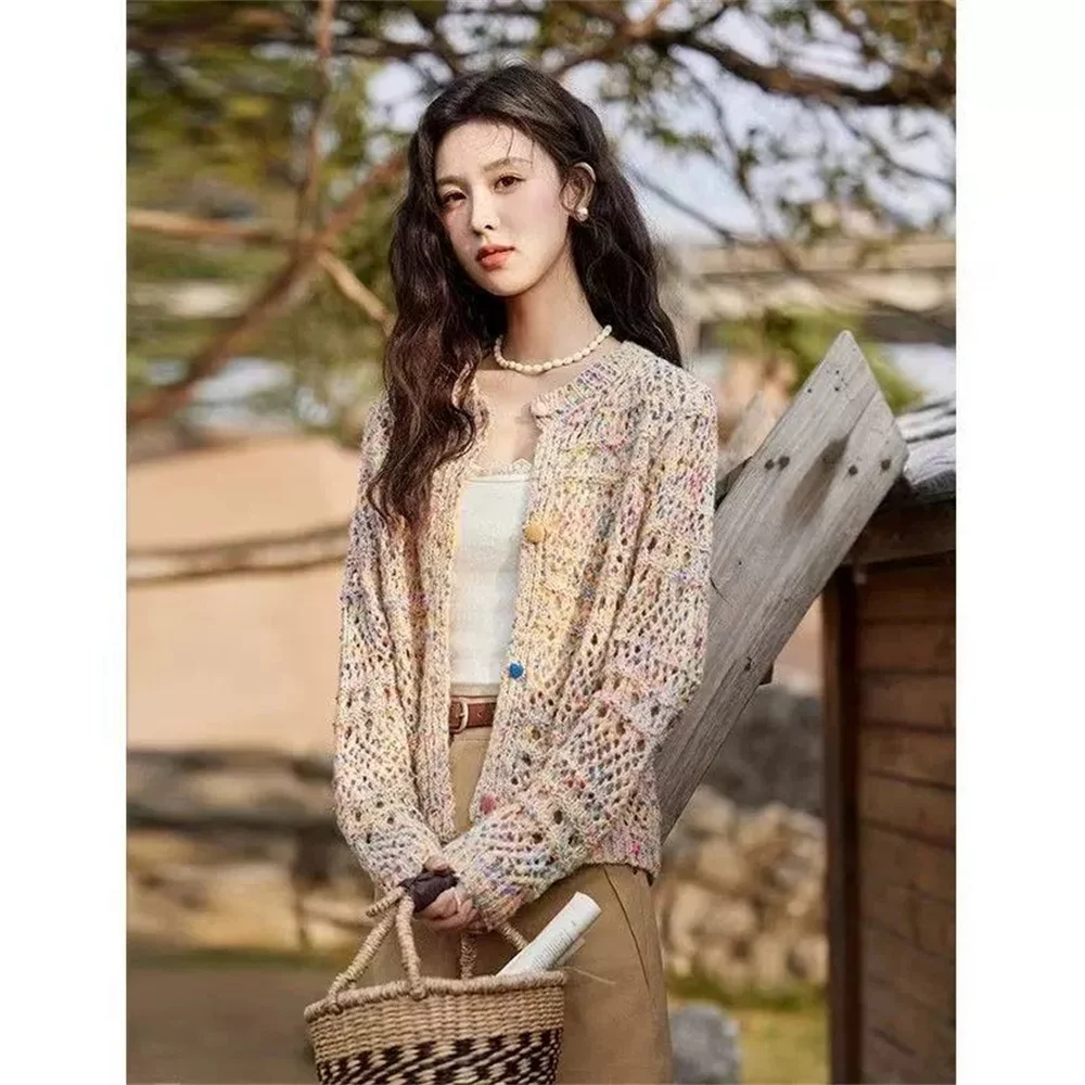 Neue frauen Süße Hohl Strickjacke 2025, Frühling Herbst Taste Einreiher Top Oansatz Strickjacke Koreanische Mode Kleidung