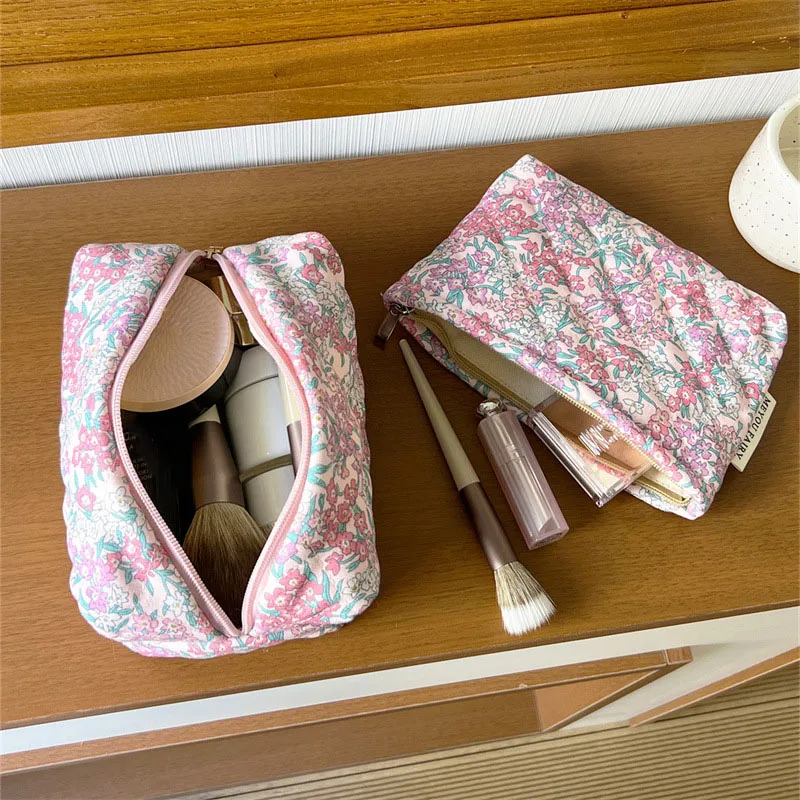 Cute Floral Quilted Makeup Bag Portable Coin Storage Travel Zipper Bag Compact Multi-Purpose Cosmetic Storage Pouch