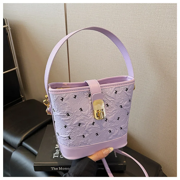 

2025 Trendy! Korean Pastel Bear Bucket - Handheld/Crossbody, Niche Cute