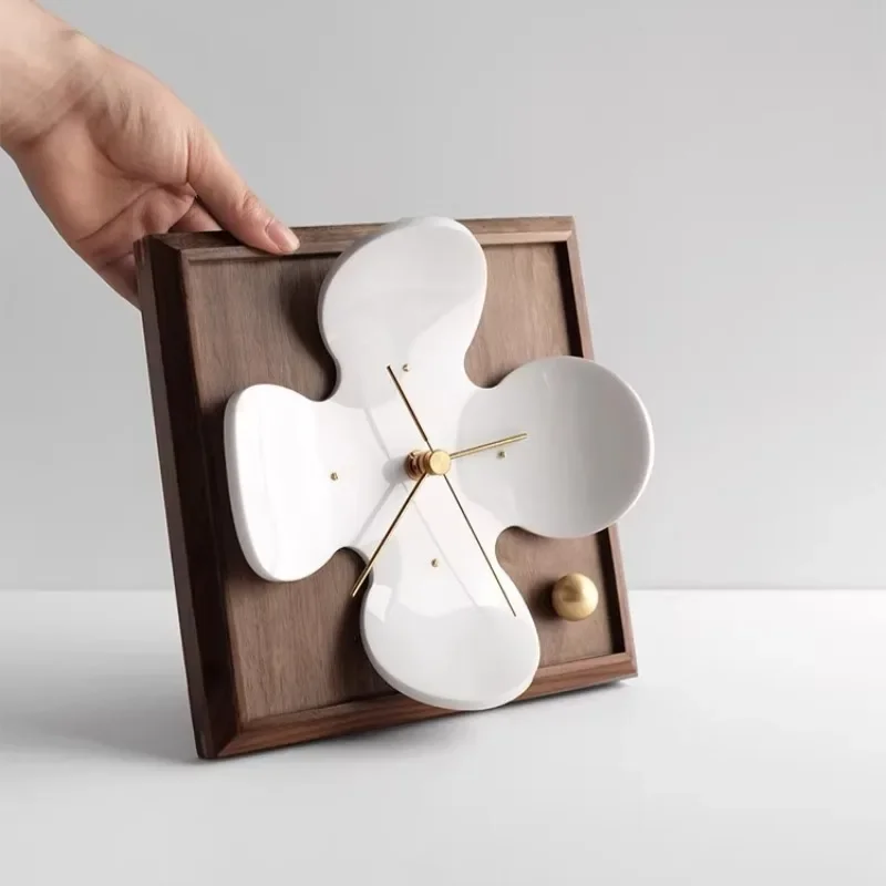 Cute Unique Desk Clock Battery Operated Table Clocks Desktop Minimalist Stylish Clock Office Decoration Creative Timepiece
