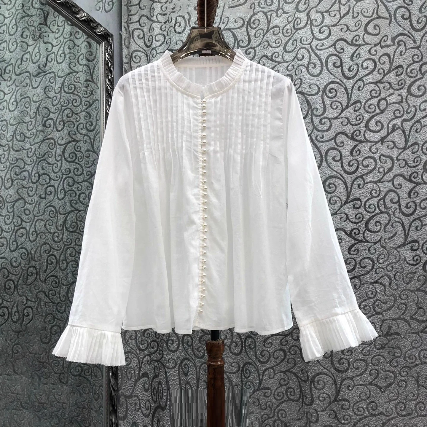 

High Quality Linen Blouse 2025 Autumn Fashion Style Women Pleated Patchwork Flare Sleeve Pearl Button Front Elegant White Shirt