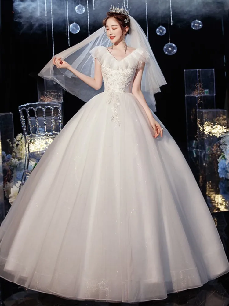 

A light new one-shoulder simple and dress with main exit gauze
