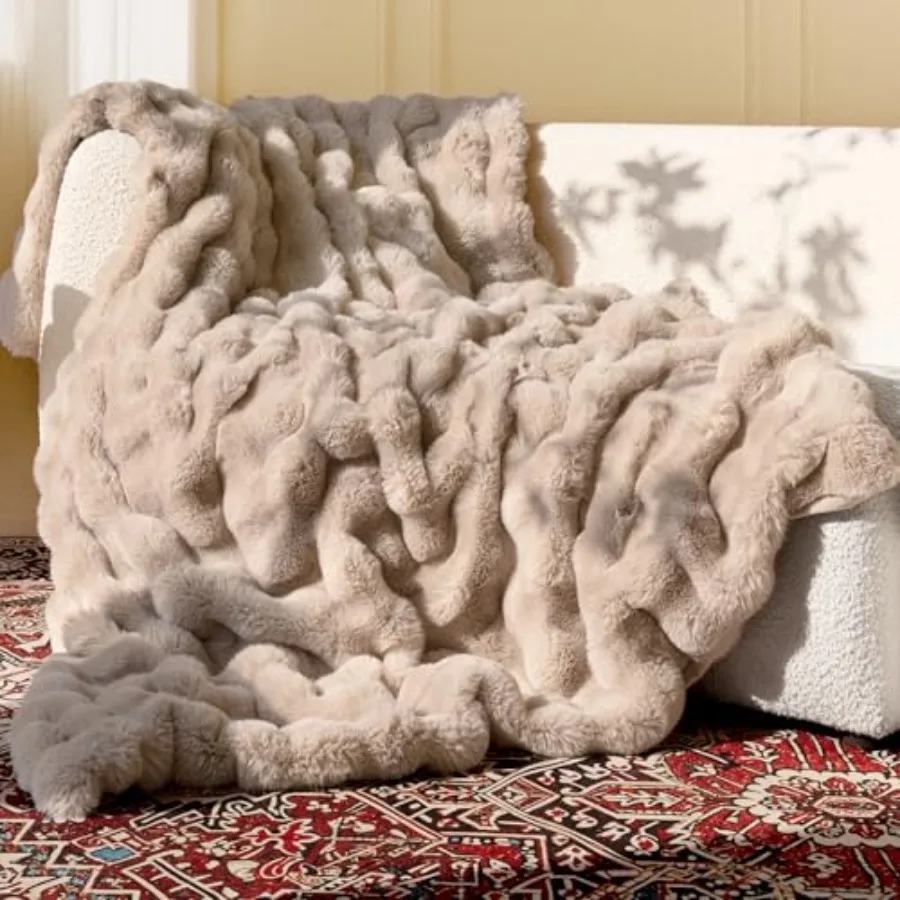 

Ultra Soft Cozy Faux Fur Blanket Fuzzy Plush Thick Bubble Blanket Oversize Luxury Fluffy Blanket for Couch Sofa Bedroom and Liv