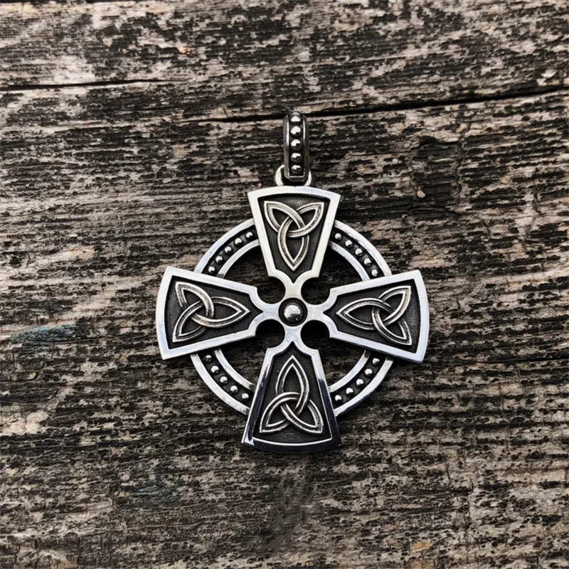 Creative Design Cross Shelf Celtic Knot Disc Pendant Trend Personality Men\'s Women\'s Pendant Necklace Anniversary Jewelry Gift