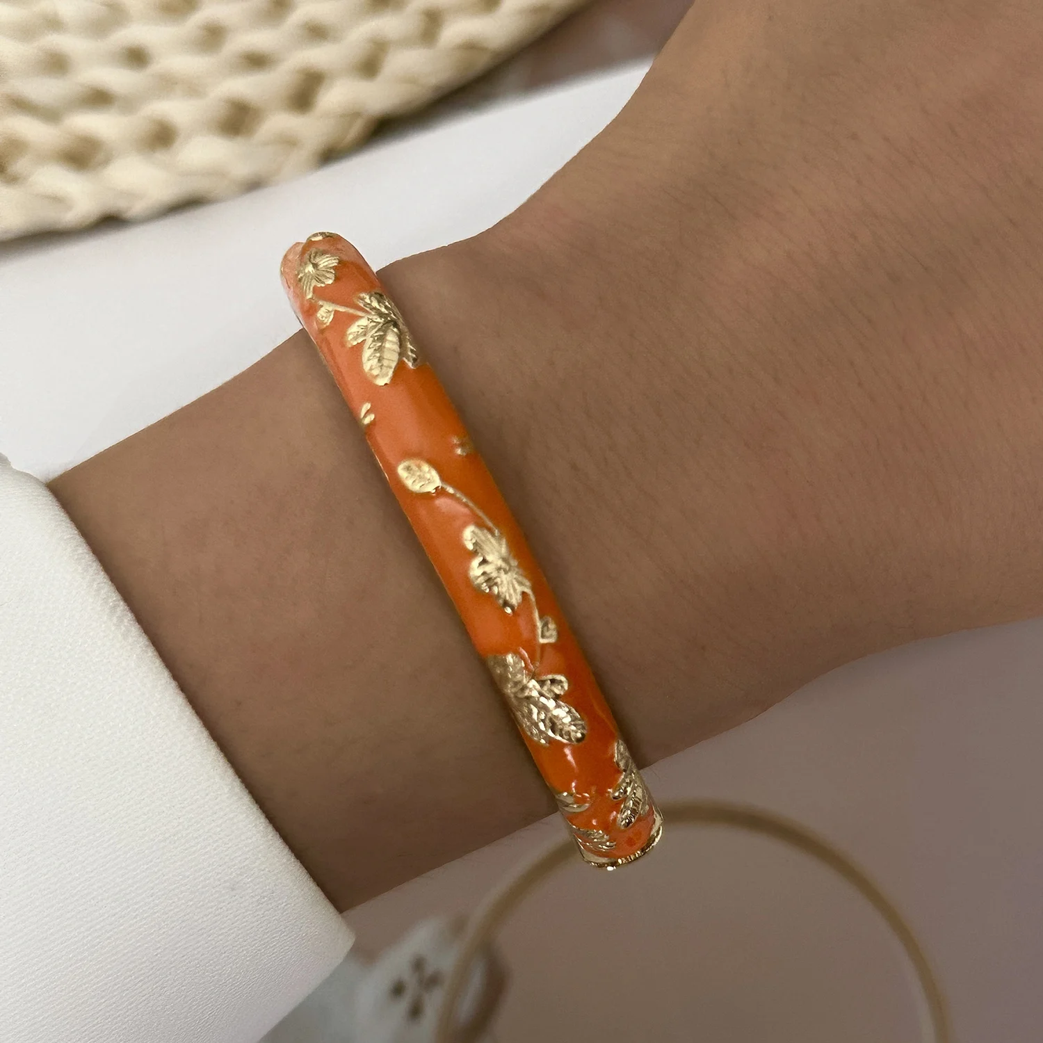 Ethnischer Stil, luxuriöse mehrfarbige Emaille-Blumenarmbänder für Frauen, goldfarbenes Blatt-Blumen-Cloisonné-Armband, Bohemia-Charm-Schmuck – Detail 5
