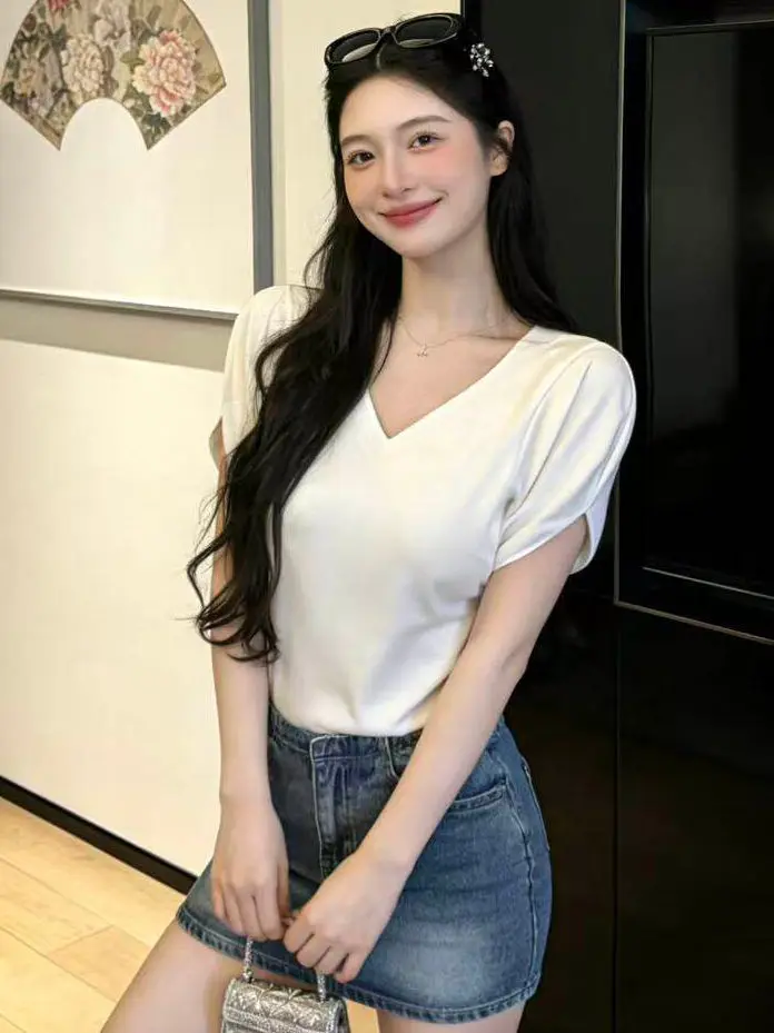 Women's V-Neck Short Sleeve T-Shirt Summer Slim Fit High Waist Short Length Folded Design Sense Top Korean Style Casual Wear