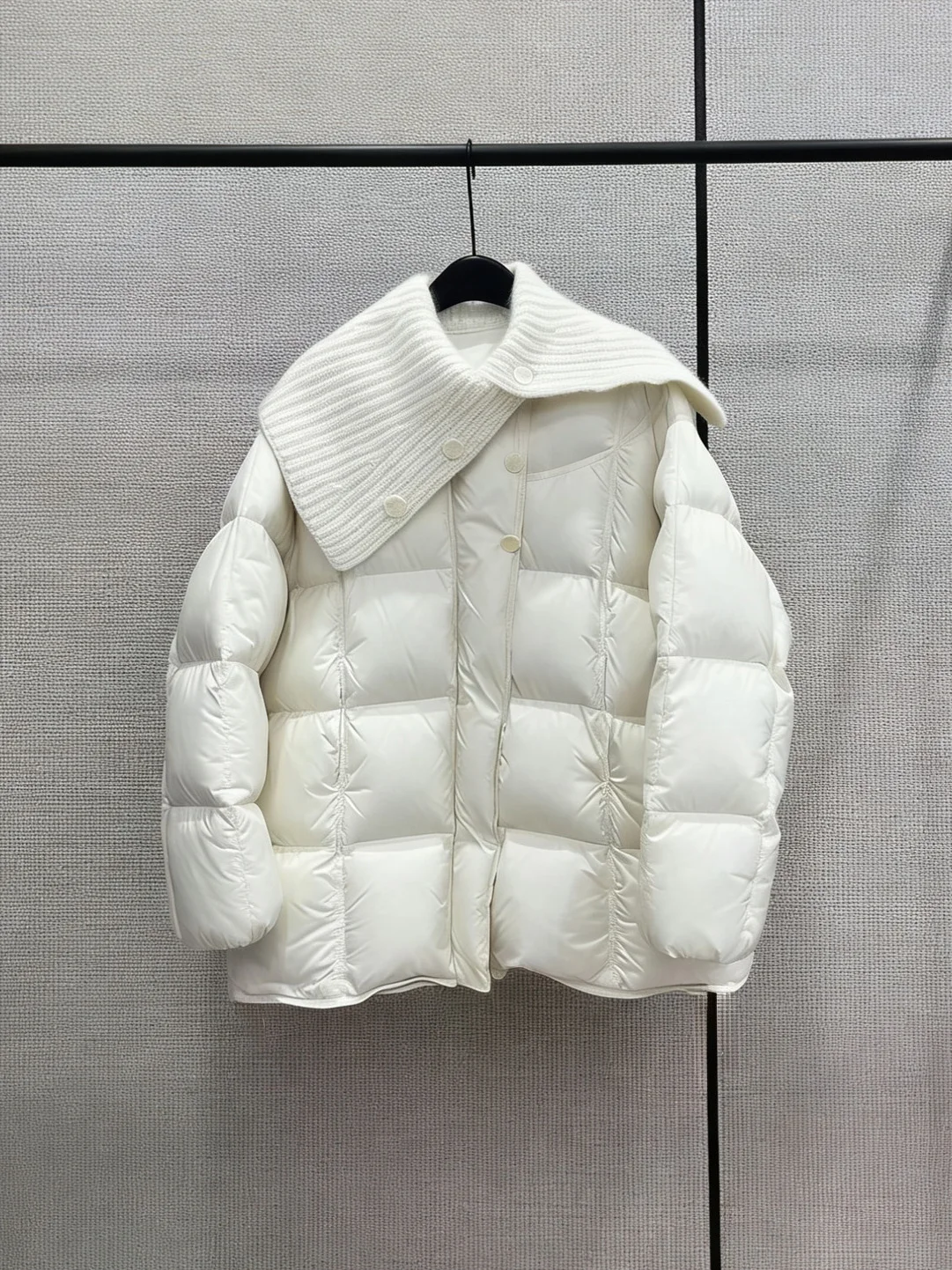 

Модная утепленная хлопковая куртка для женщин: новая зимняя модель, премиум-класс, свободный крой, универсальная верхняя одежда, тренд сезона