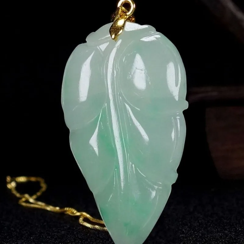 

Golden branches and jade leaves pendant, fashionable and atmospheric, the same for men and women