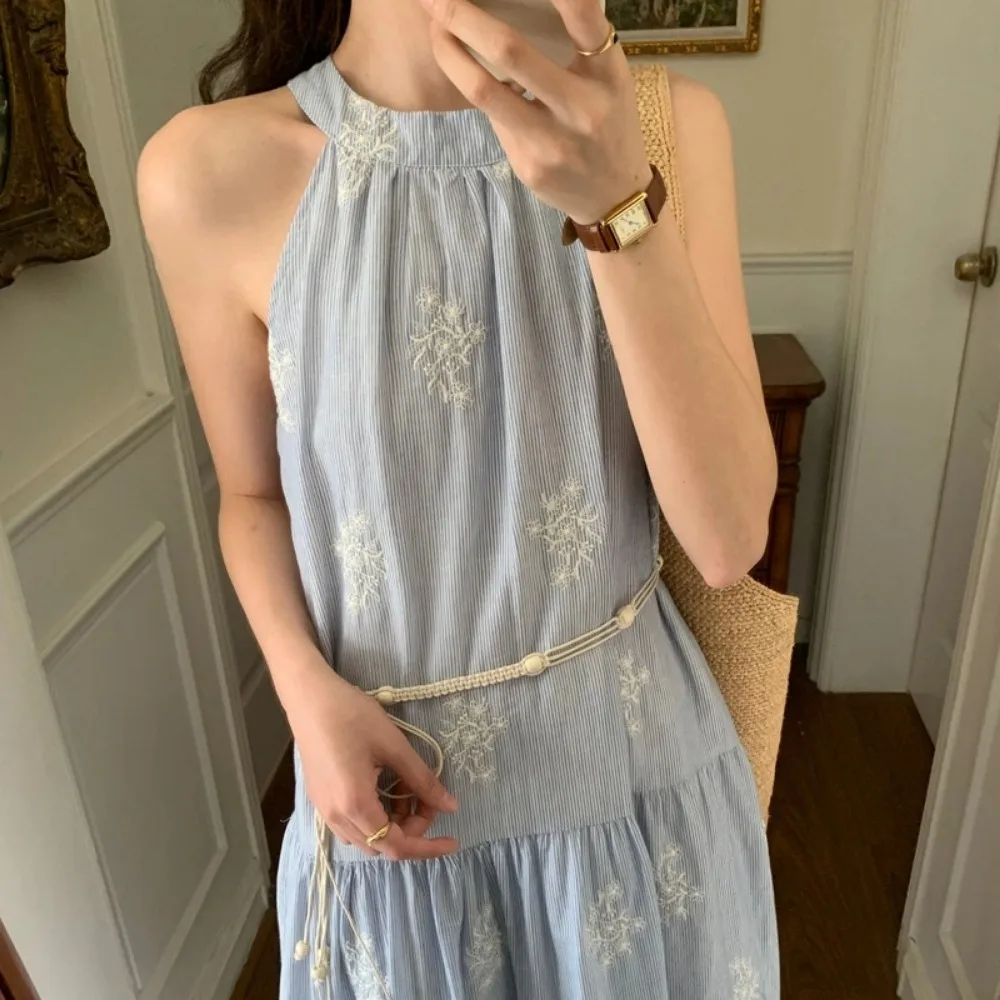 Abito francese elegante a righe floreali con ricamo all'americana Abito estivo longuette ampio senza maniche estivo da donna con cintura 2025