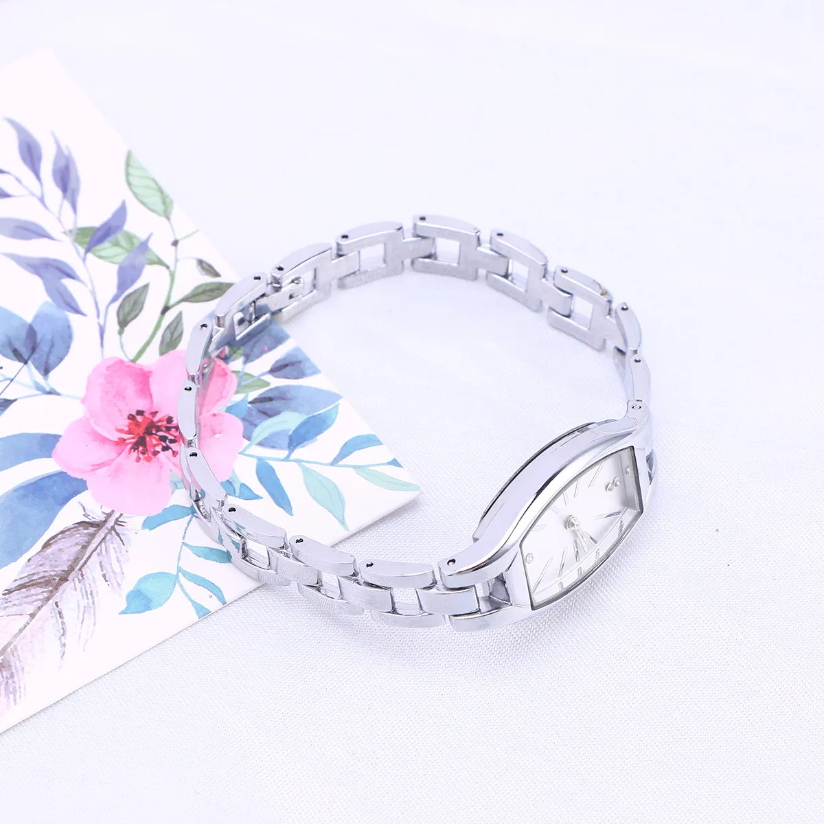 Elegant Noble Quartz Watch Silver White Face Simple Design Wristwatch for Women Fashionable Durable Business Gift