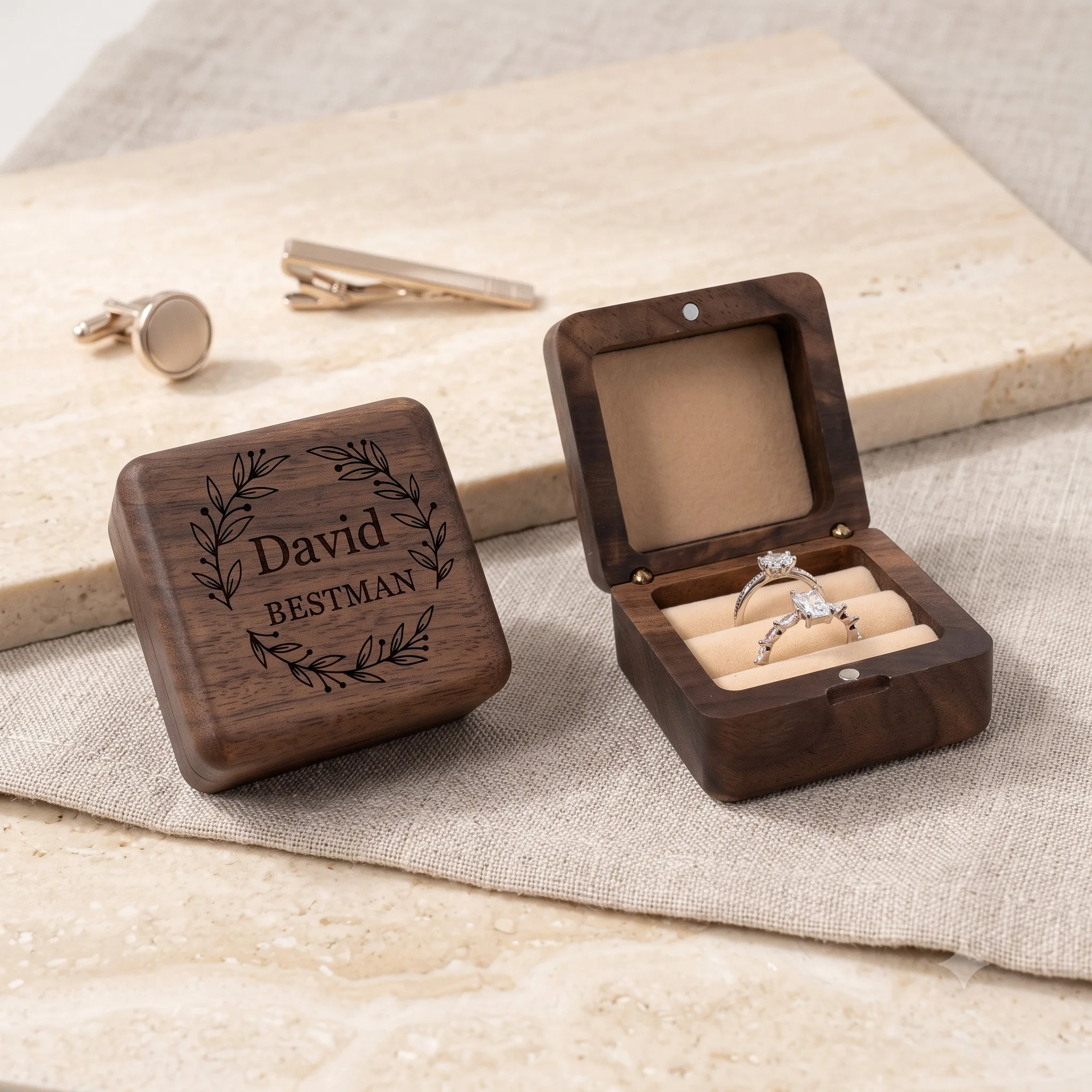 Maßgefertigte Gravierte Walnussholz-Ringbox für Hochzeitszeremonie Doppelringhalter Verlobungs-Geschenk für Paare – Detail 2