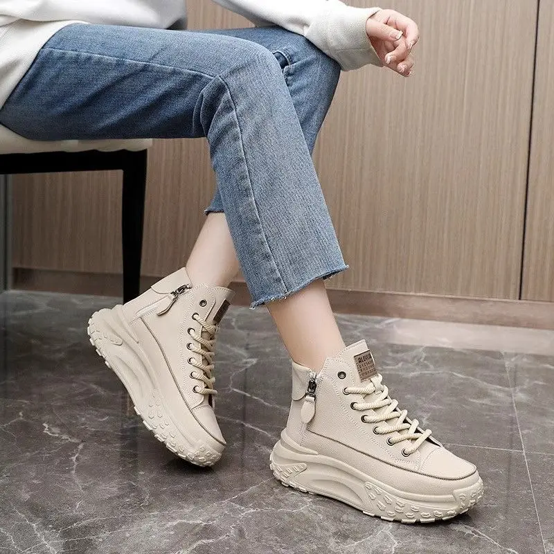 

2025 Spring Collection Women's High Top White Sneakers Thick Sole Retro Platform Shoes Versatile Streetwear for Casual Sports