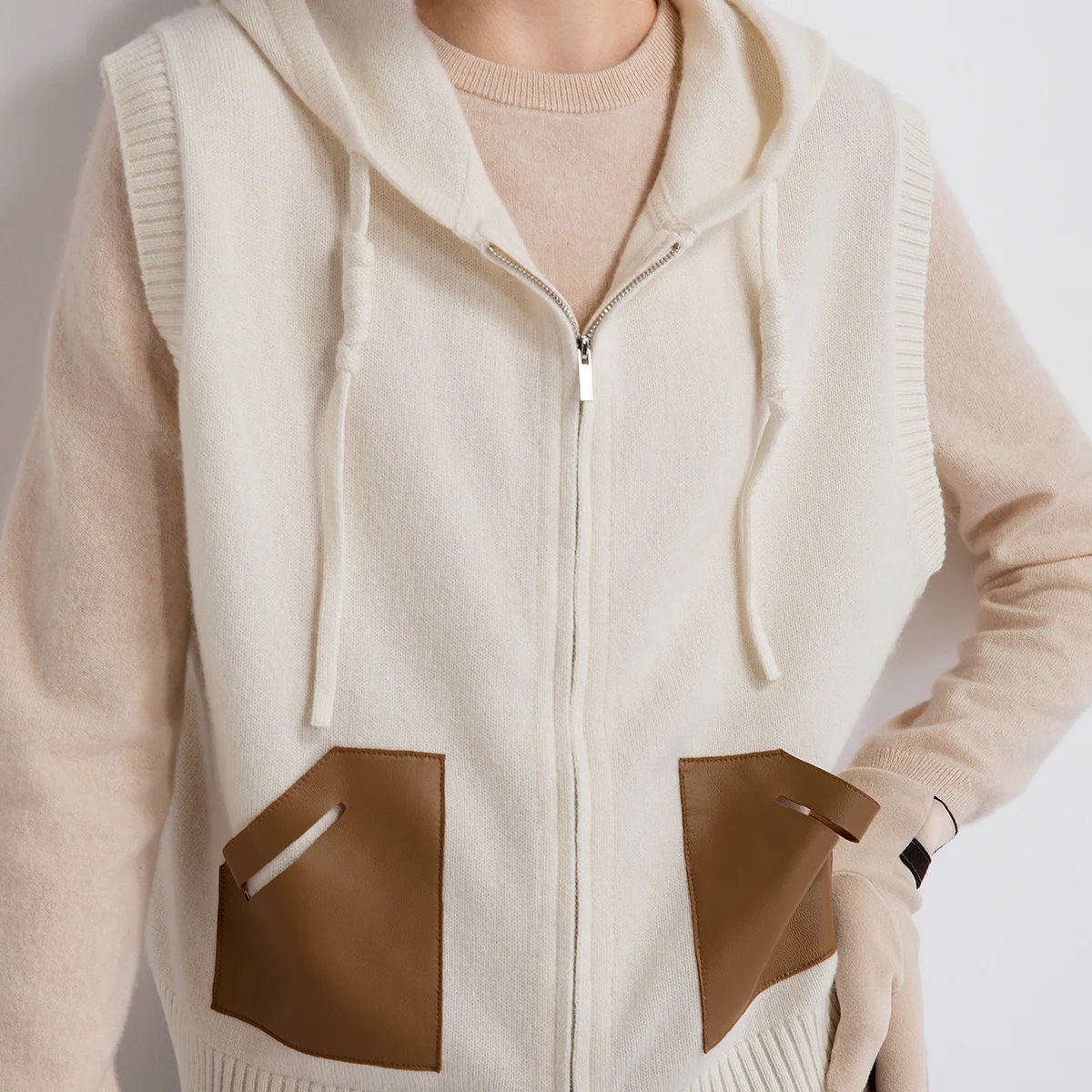 TY852174 Women's Hooded Zip Up Knit Vest Wool Cashmere Blend Faux Leather Pocket Drawstring Ribbed Hem LP Old Money Early Autumn