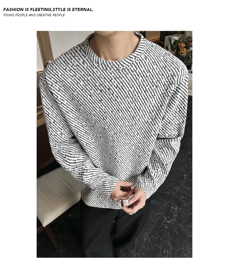 Herren-Sweatshirt mit Rundhalsausschnitt und langen Ärmeln, diagonal gestreift, Jacquard-Webung, entspannt geschnitten, oversized, für lässige Herbstoutfits. – Detail 16
