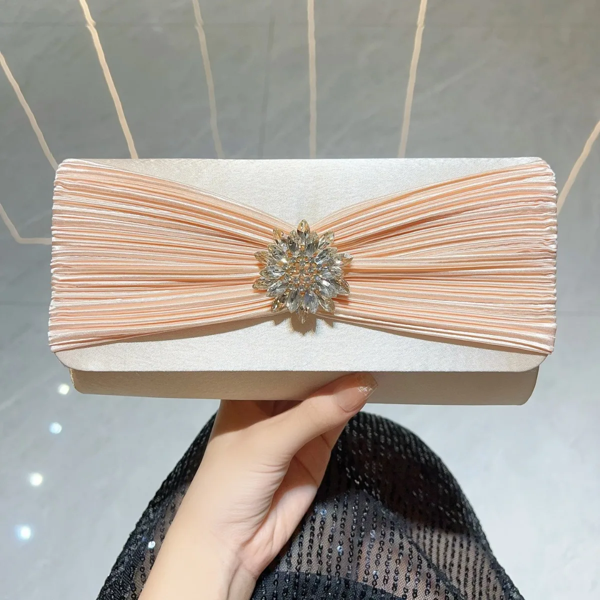 

Rhinestone Sparkling Pleated Clutch Bag Elegant Ladies Wedding Evening Bag Formal Party Long Square Bag with Chain Female Gift
