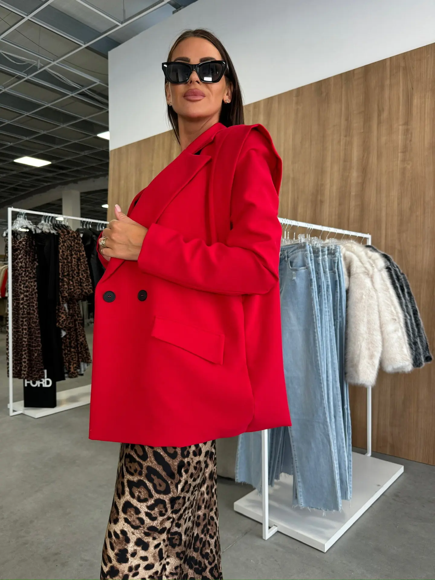 سترات نسائية عصرية بتصميم الخريف والشتاء بأزرار سفلية سترات عصرية بأكمام طويلة سترات عالية الشارع للإناث #6