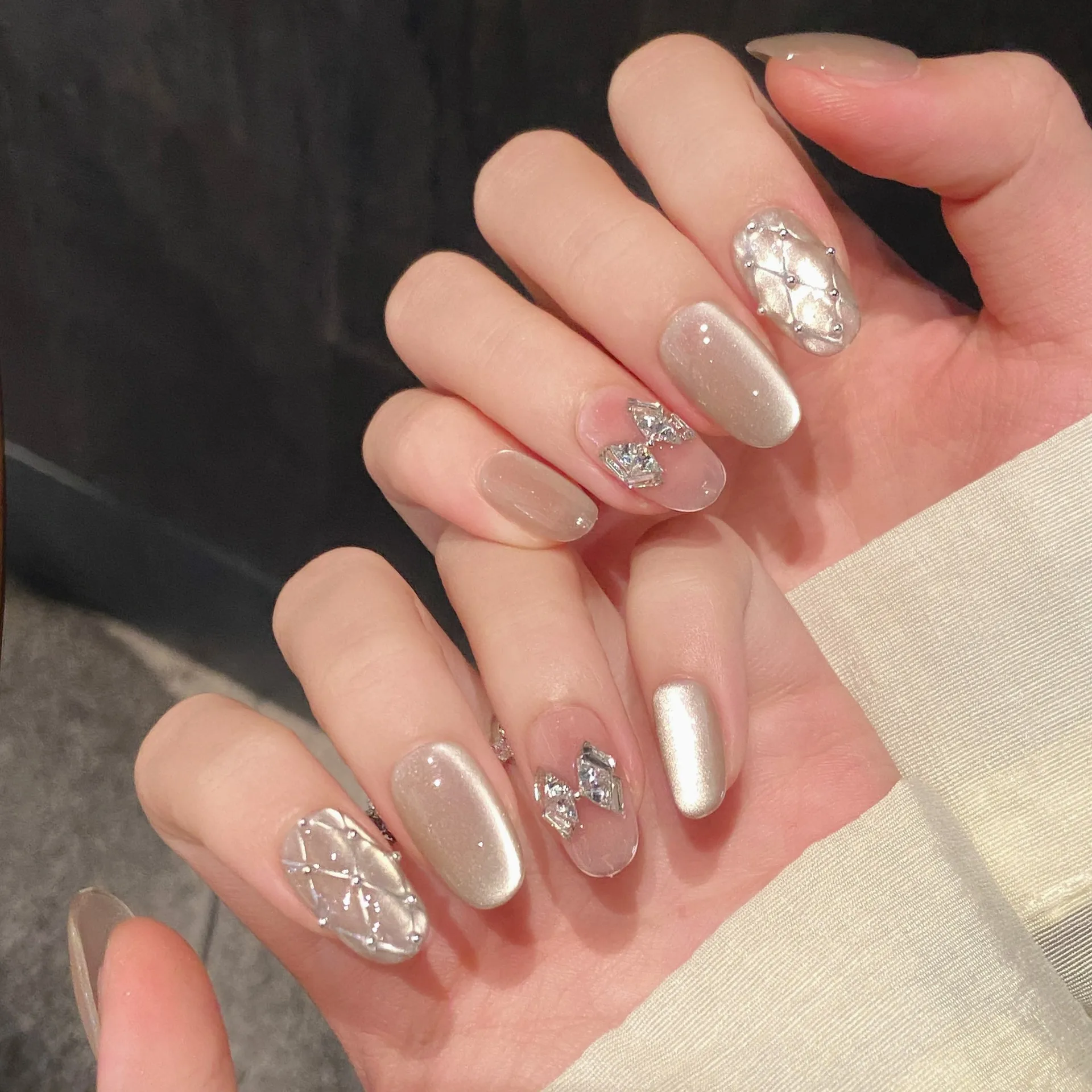 10Pcs Daily Wearable Short Glitter Tips Press on Nails Starlight Moon Full Highlight Smudge Fake Nail Oval Cat's Eye False Nail