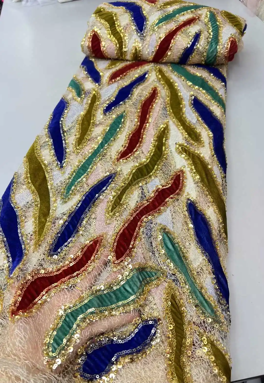 

Women's African Fabric Embroidered Beaded Lace Fabric 2026 High-Quality Fashion Nigerian Sequin Lace Fabric Sewing 5 Yards