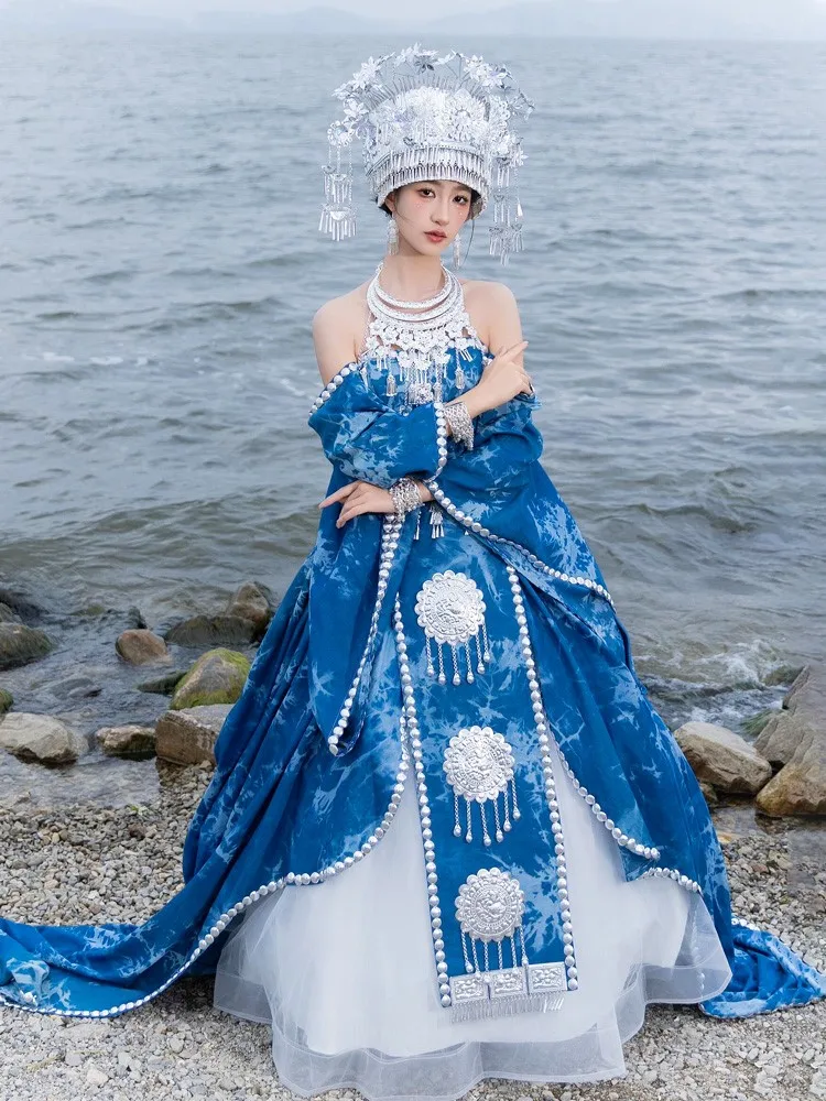 

The new style of women's tuxedo dress tie-dyed ethnic costume catwalk performance photography travel and are all