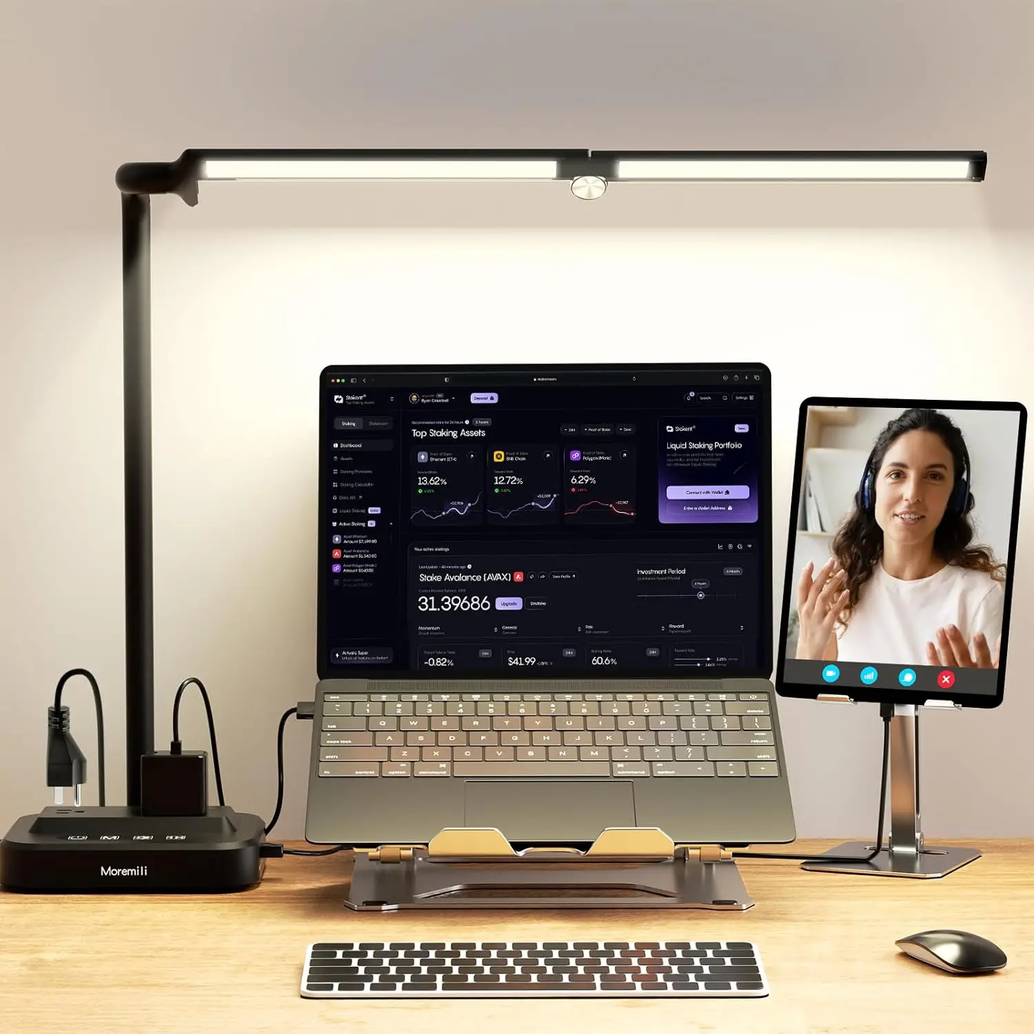 

Регулируемая настольная LED-лампа с двумя головками, сетевым фильтром, портами USB-C/A для зарядки и защитой от перенапряжения для дома и офиса