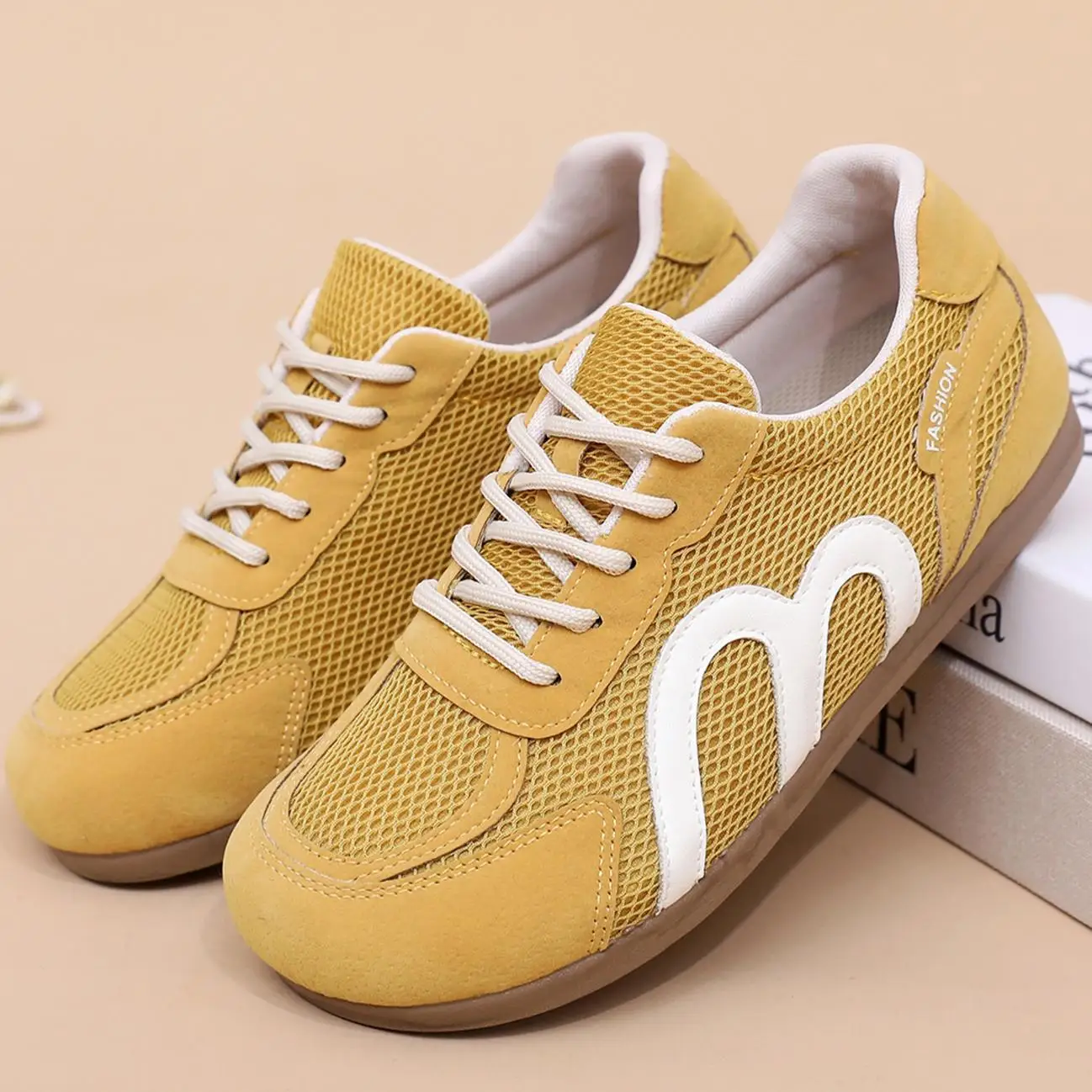 Women's Spring New Casual Versatile Comfortable Mesh Breathable Soft Bottom Retro Shoes